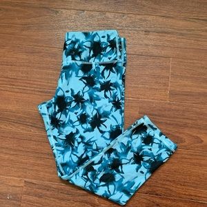 Glider Floral Cropped Yoga Pants size S